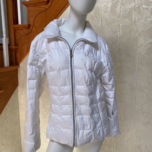 White Puffer Coat.  2 Slant Pockets & 1 on Sleeve - Picture 5 of 6
